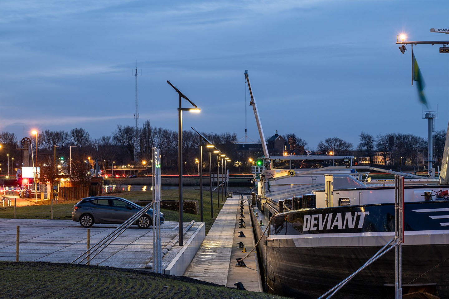 Off-grid solar lighting for IJmuiden